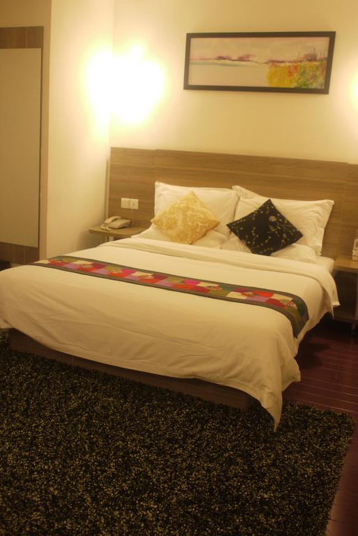 Revive House Hotel Guangzhou Shang Xia Jiu Room photo